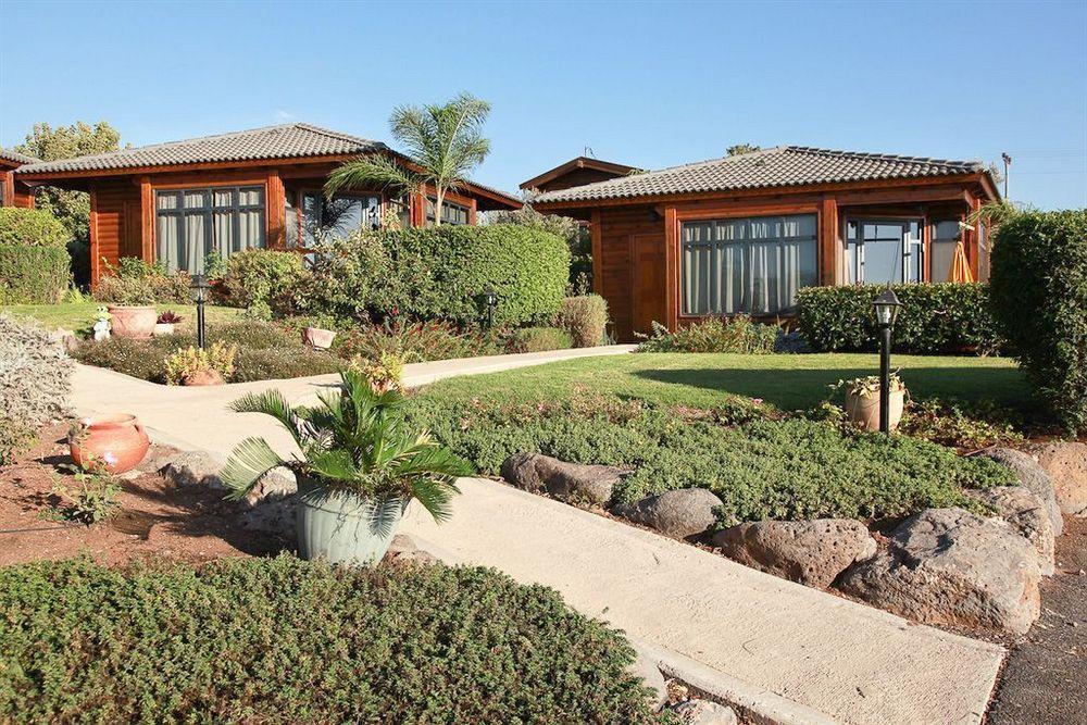 Between Water And Sky Neot Golan Exterior photo