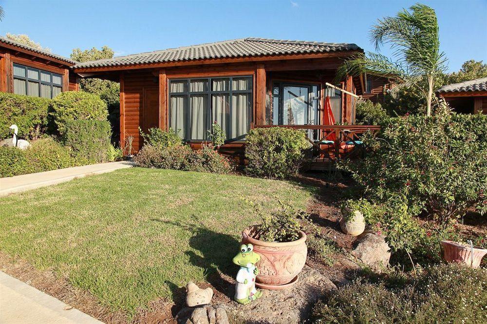 Between Water And Sky Neot Golan Exterior photo